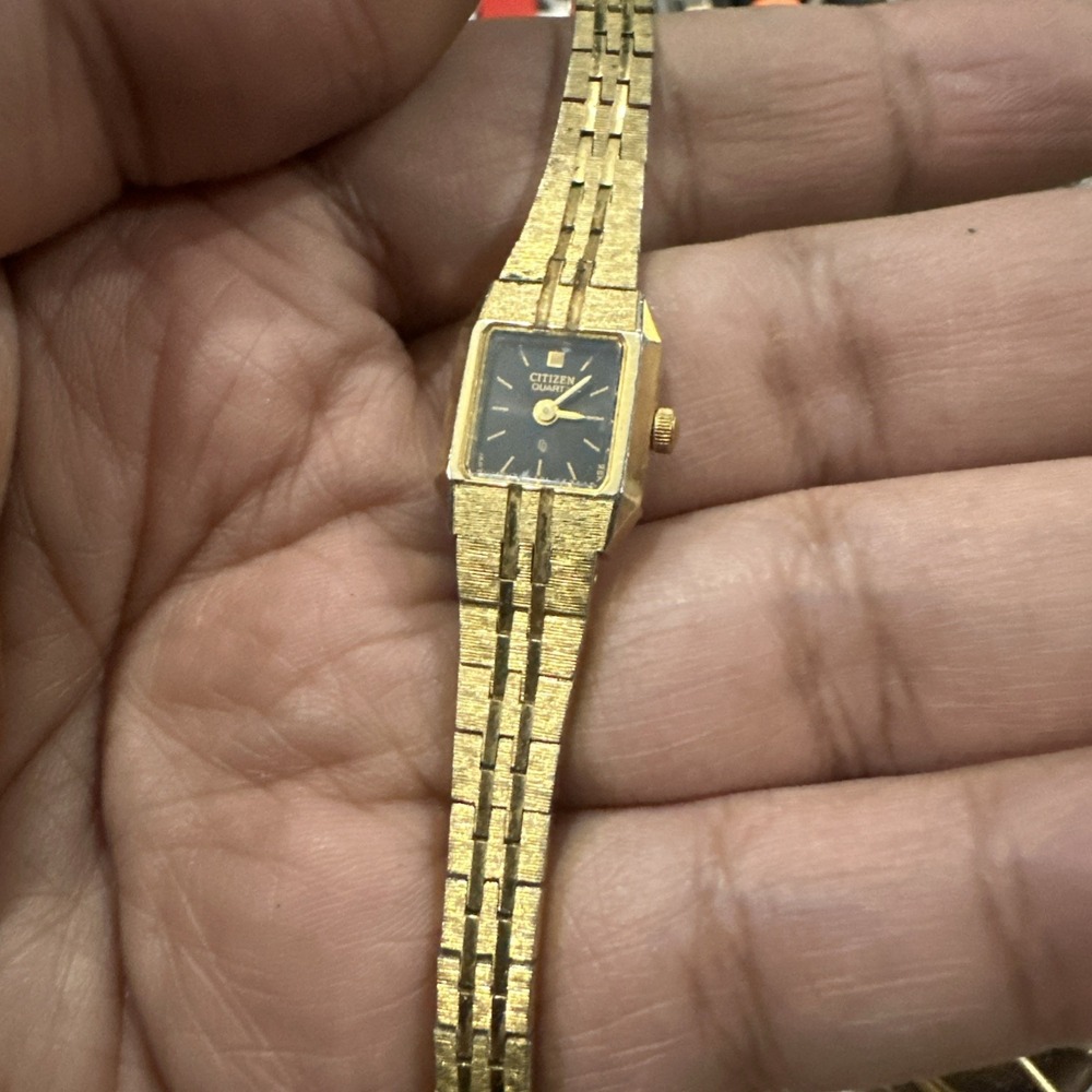 Works VTG Citizen CQ Black Dial Gold Tone Dainty Ladies Watch 13mm Fit 5.75in